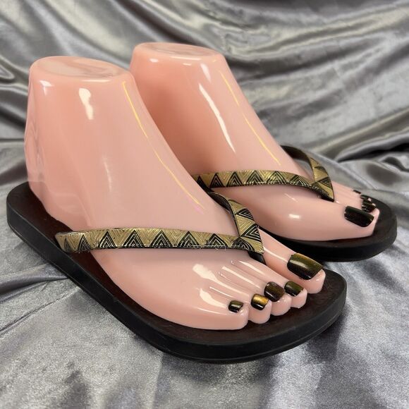 Ipanema Women's 5 / 35.5 Flip Flops Thong Sandal Black Gold Triangle Summer Shoe - Picture 1 of 17